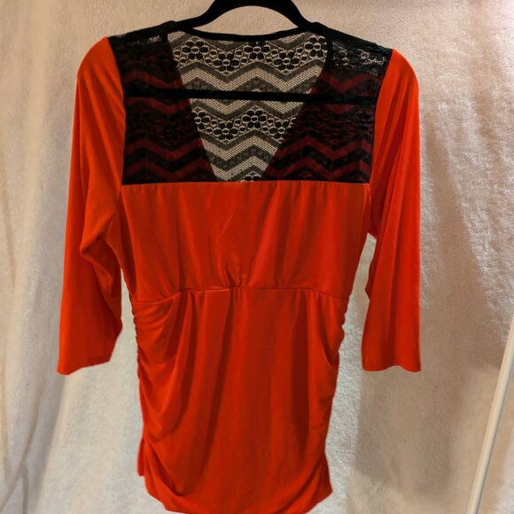 Torrid plus size 0 red long sleeve and black lace top - Picture 7 of 7